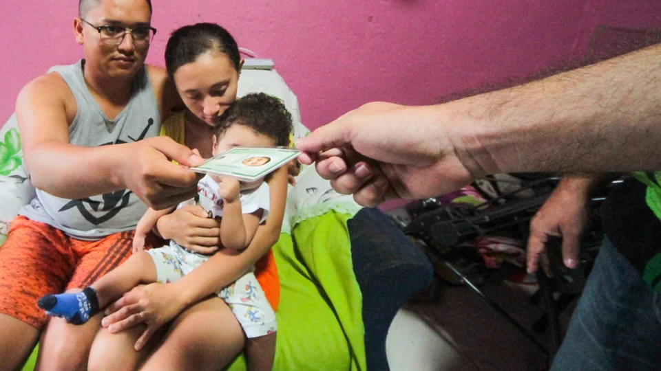 Equipe volante da Sejusc realiza emissão de RG para criança que precisa fazer cirurgia em SP