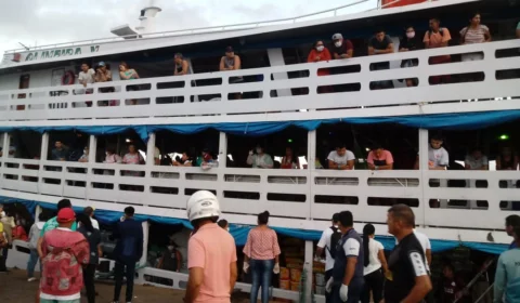 Em Parintins, navios continuam fazendo transporte de pessoas em plena quarentena por causa do coronavírus