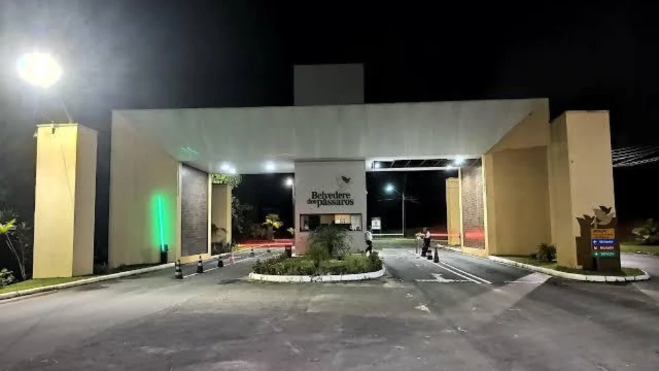 Trio pula muro do condomínio Passaredo e fazem moradores reféns