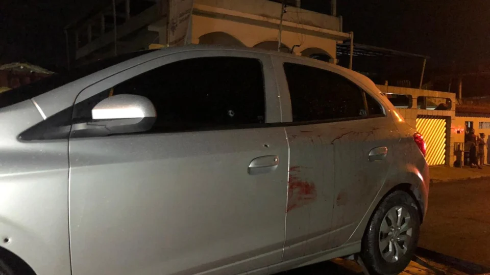 Perseguição policial termina com assaltante baleado na noite desta terça-feira (31)