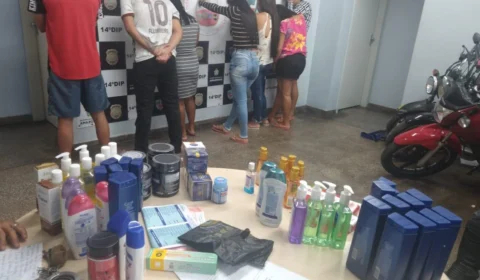 Mulheres são presas após furtarem produtos de higiene de drogaria, em Manaus