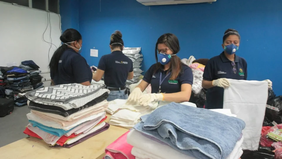 Em dois dias, 520 pessoas em situação de rua, são atendidas em abrigo emergencial, na Arena Amadeu Teixeira