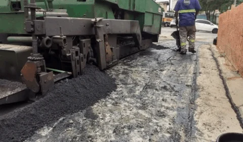 Prefeitura começa obra e não terminou  no Campo Dourado