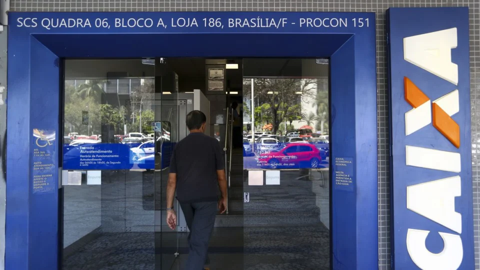 INSS começa a pagar hoje 13º salário de aposentados e pensionistas