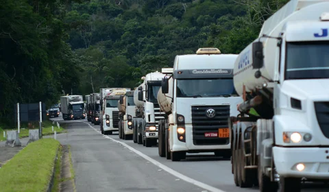 Caminhoneiros vão ter prioridade em campanha de vacinação contra gripe