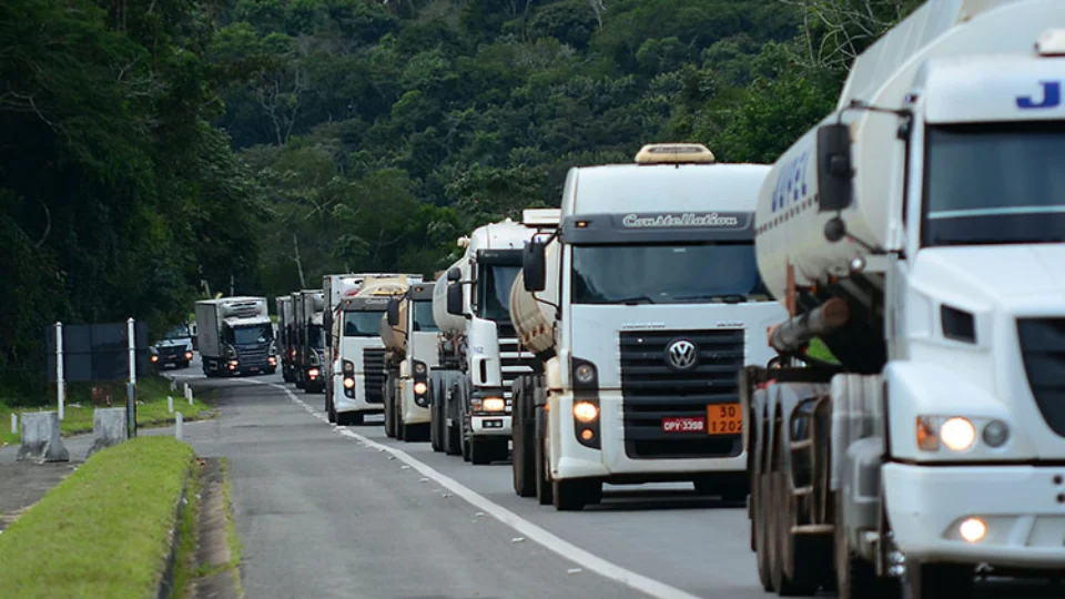 Caminhoneiros vão ter prioridade em campanha de vacinação contra gripe