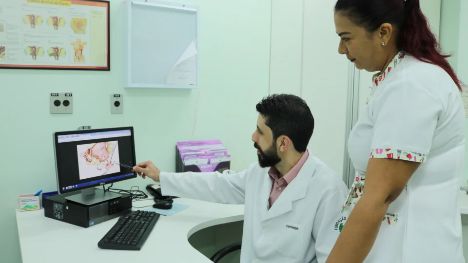 Após cirurgia inédita no colo do útero, paciente da FCecon tem bebê