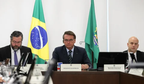 Governo Bolsonaro lança campanha por ‘isolamento vertical’