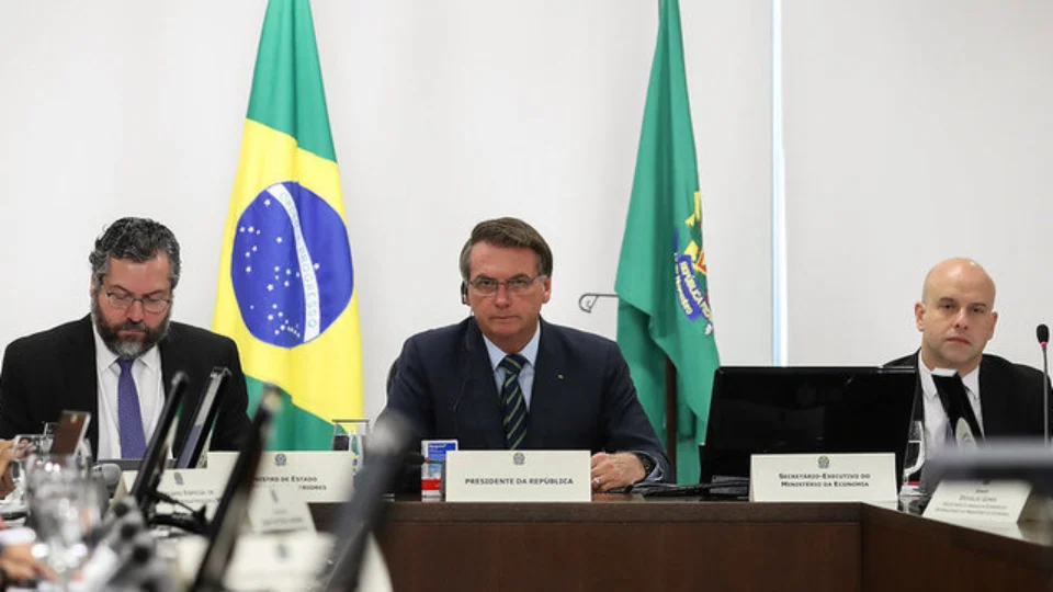 Governo Bolsonaro lança campanha por ‘isolamento vertical’