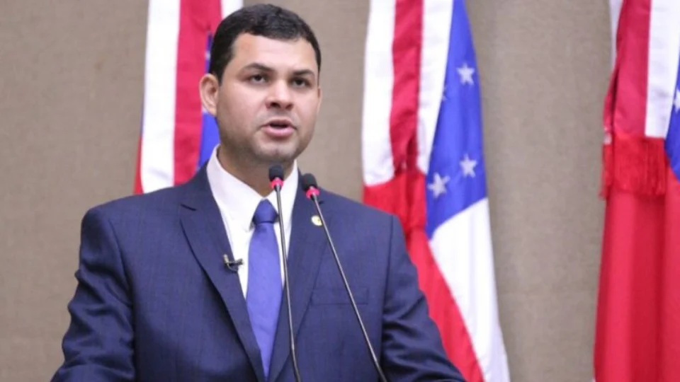 Deputado Saullo Vianna diz que vai entrar na justiça contra cientista político