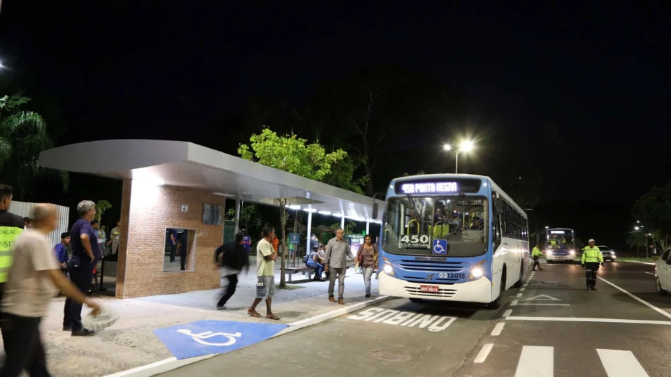 MP-AM abre inquérito para apurar construção de parada de ônibus na Ponta Negra