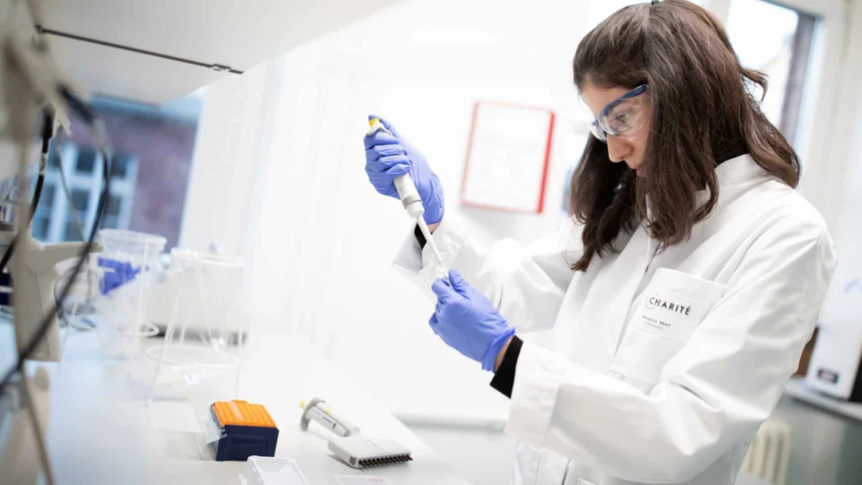Cientistas identificam proteína que transporta o novo coronavírus