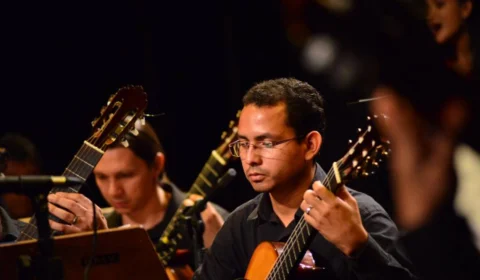‘Ovam Mix’: concerto da Orquestra de Violões mescla músicas regionais e trilhas de filmes, no Teatro Amazonas