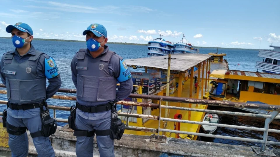 Policiais militares da Politur realizam fiscalizações em todos os portos de Manaus