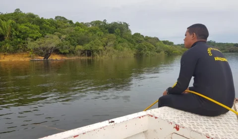 Corpo de pescador é resgatado pelos Bombeiros após ser encontrado boiando em rio, em Manaus
