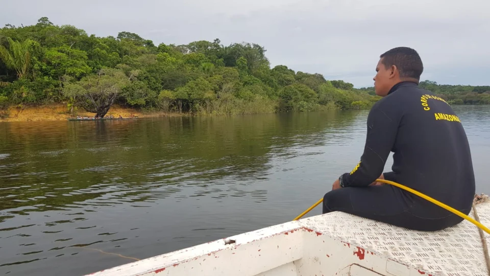 Corpo de pescador é resgatado pelos Bombeiros após ser encontrado boiando em rio, em Manaus