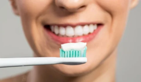 Higiene bucal pode ajudar a prevenir complicações da covid-19