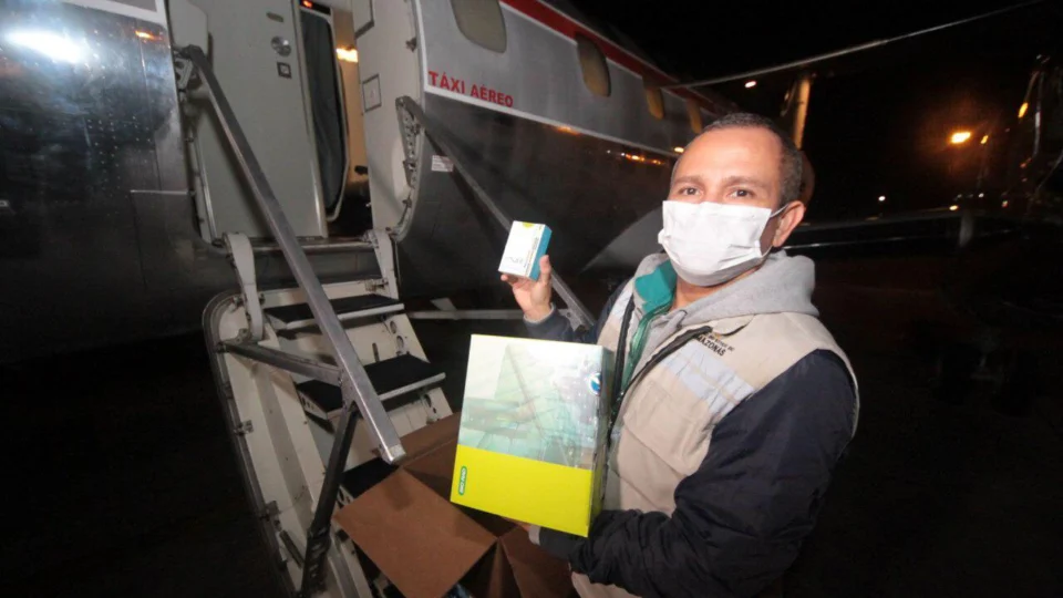 Governo do Amazonas recebe lote de insumos para 15 mil testes de Covid-19