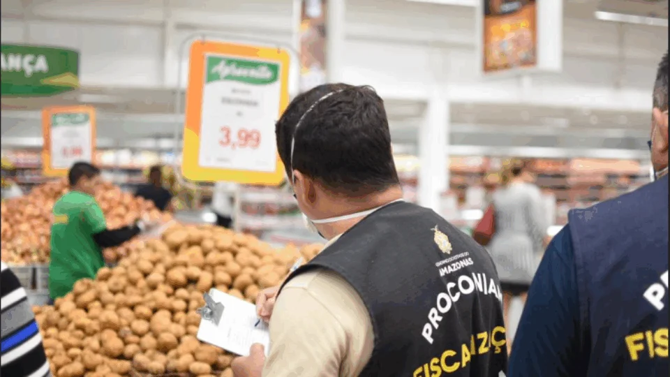 Procon-AM realiza pesquisa de preços de itens da cesta básica em supermercados de Manaus