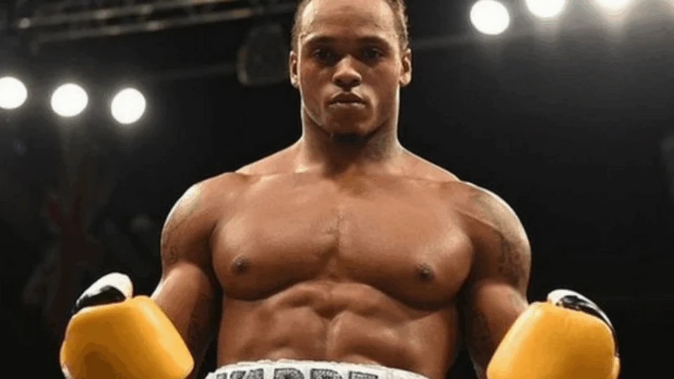 Lutador de boxe perde avó dias após pai morrer de covid-19