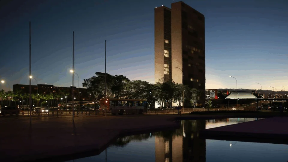 Câmara aprova suspensão de cadastro negativo durante pandemia