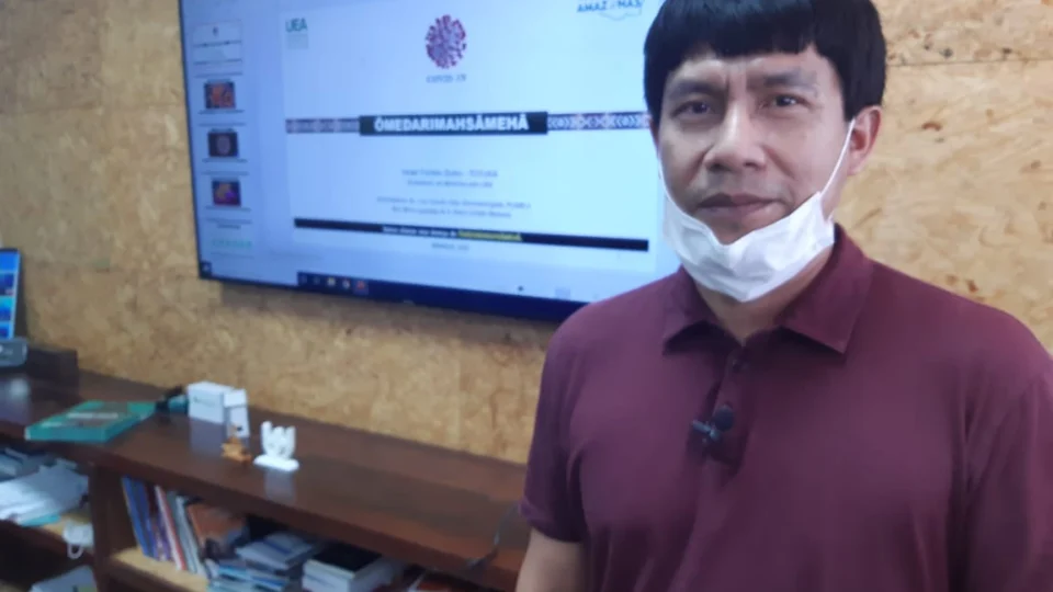 Estudante Tukano de medicina da UEA orienta indígenas sobre Coronavírus por vídeos