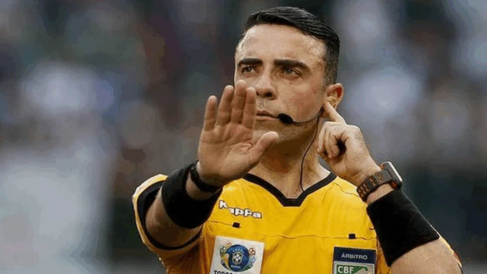 Árbitro da CBF vira enfermeiro durante pandemia: ‘É preciso pensar nas outras pessoas’