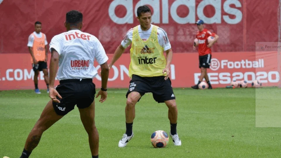 A. Martins perde chance de jogar pelo SPFC e pode ficar livre no mercado