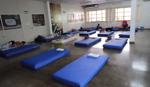 Imigrantes venezuelanos em situação de rua são acolhidos em centro no bairro Alvorada