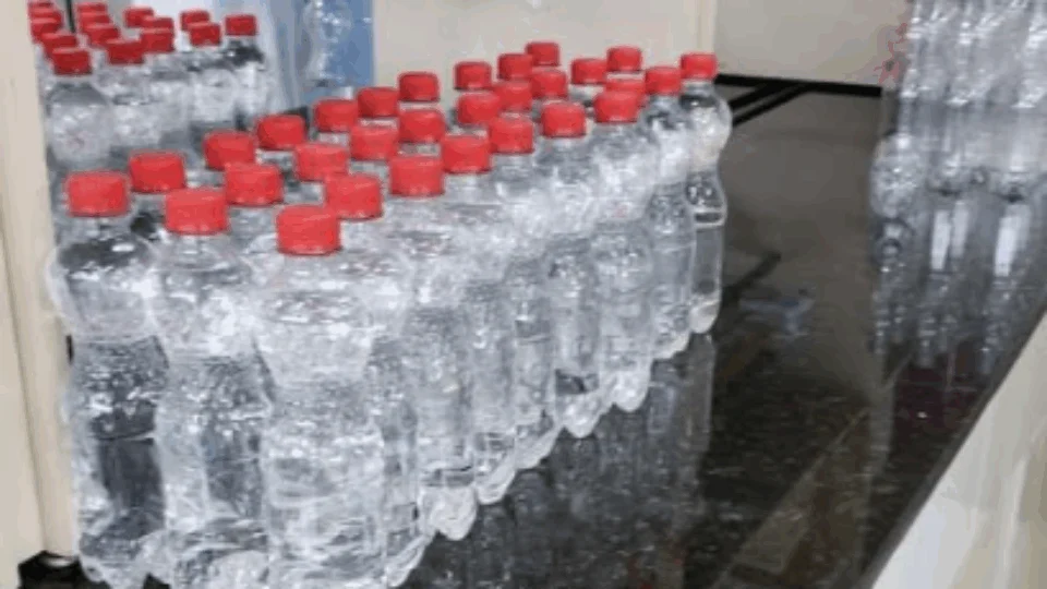 Em Manaus, projeto de pesquisa da UEA produz álcool 70% para hospitais