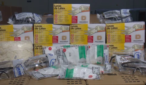 Governo do Amazonas recebe EPIs, testes rápidos para Covid-19 e álcool gel, enviados pelo MS