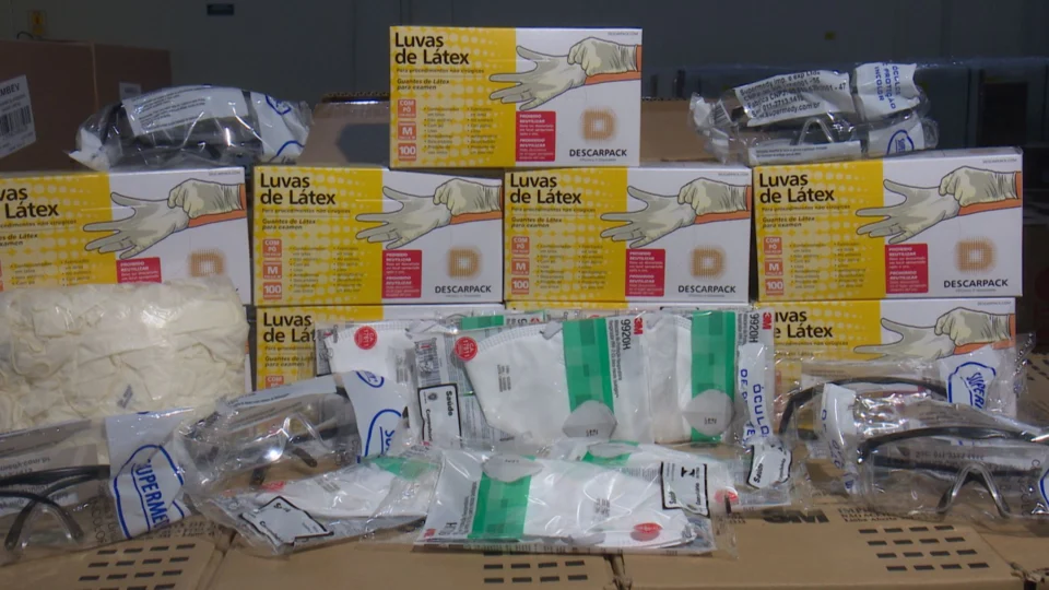 Governo do Amazonas recebe EPIs, testes rápidos para Covid-19 e álcool gel, enviados pelo MS