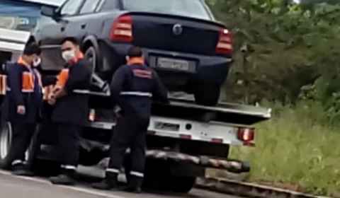 Motorista transportando passageiros é detido por agentes do Detran-AM na rodovia AM-070