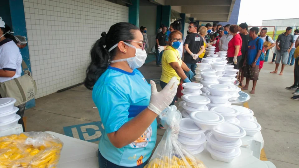 Governo do Amazonas realiza 2.400 atendimentos em abrigo montado na Arena Amadeu Teixeira