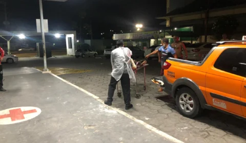 Homem sai para comprar x-salada e acaba alvejado com tiro na barriga no São José