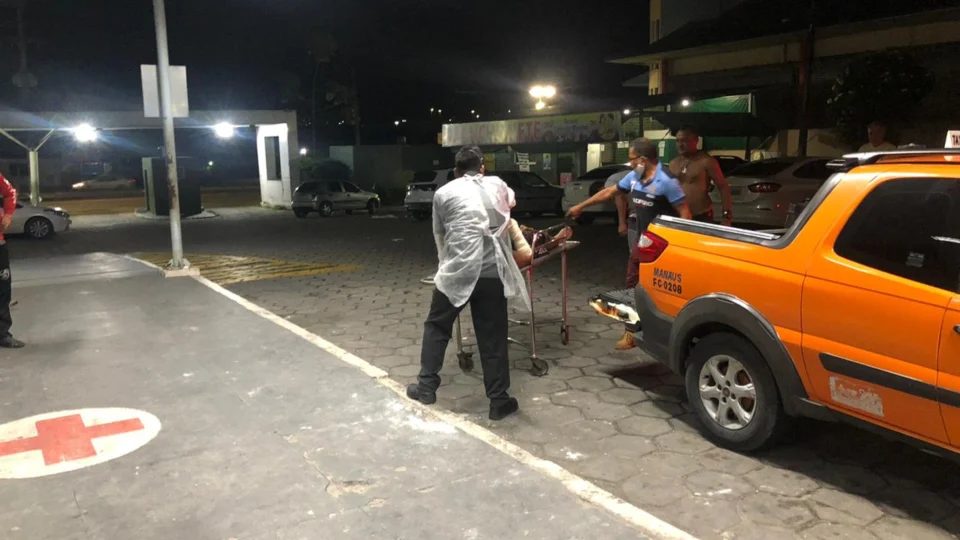 Homem sai para comprar x-salada e acaba alvejado com tiro na barriga no São José