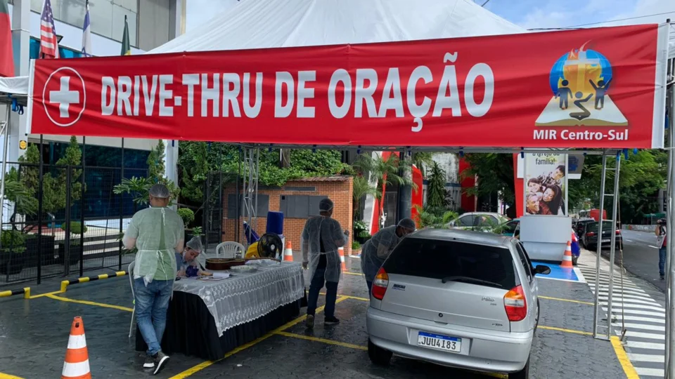 Em Manaus, ‘drive- thru de oração’ já alcançou mais de 5 mil pessoas em três semanas