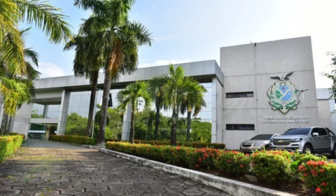 Governo prorroga até 30 de abril a suspensão de serviços não essenciais no Amazonas