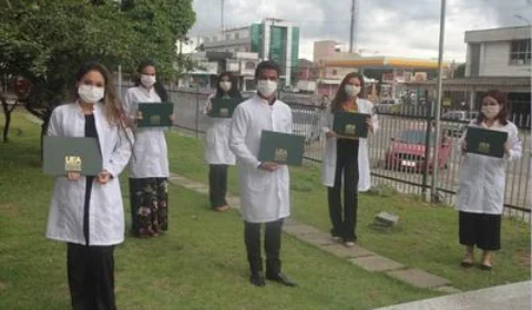 Alunos de Farmácia e Enfermagem colam grau para ajudar no enfrentamento à Covid-19