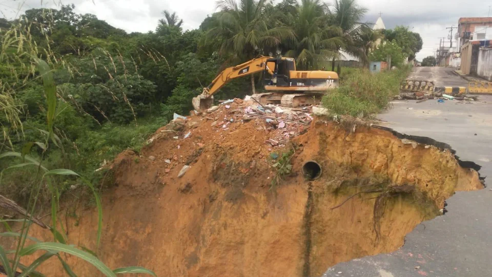 Após igreja desabar e moradores deixarem casas, obra de revitalização chega ao bairro Nova Cidade