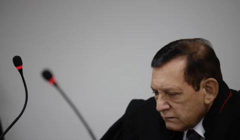 Justiça estabelece multas de quase meio milhão à Prefeitura e prefeito de Itacoatiara por demora no cumprimento de decisão judicial