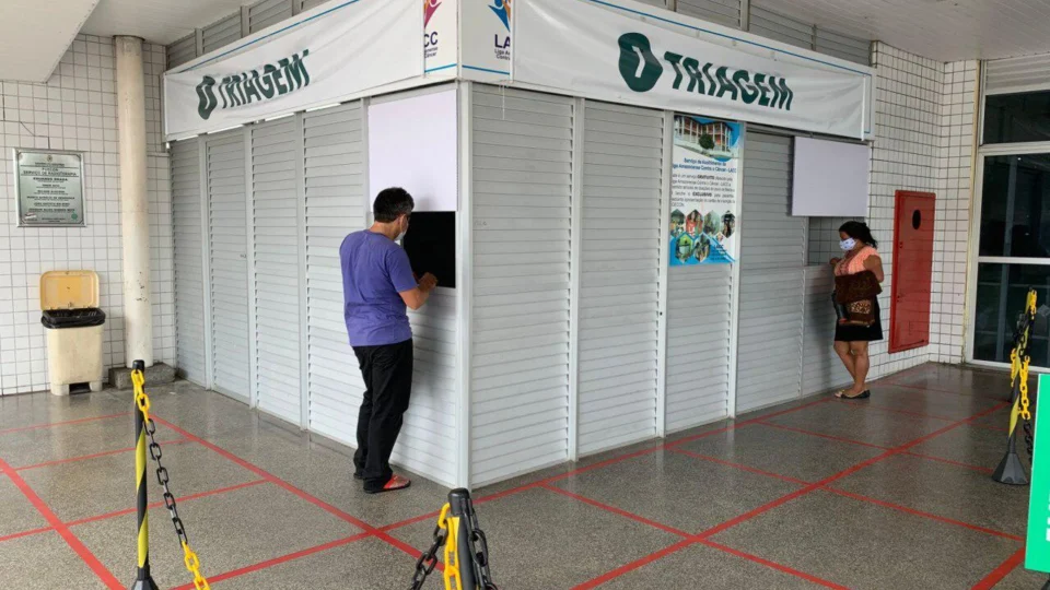 Cerca de 500 pessoas passam por triagem de sintomas gripais na FCecon, por dia