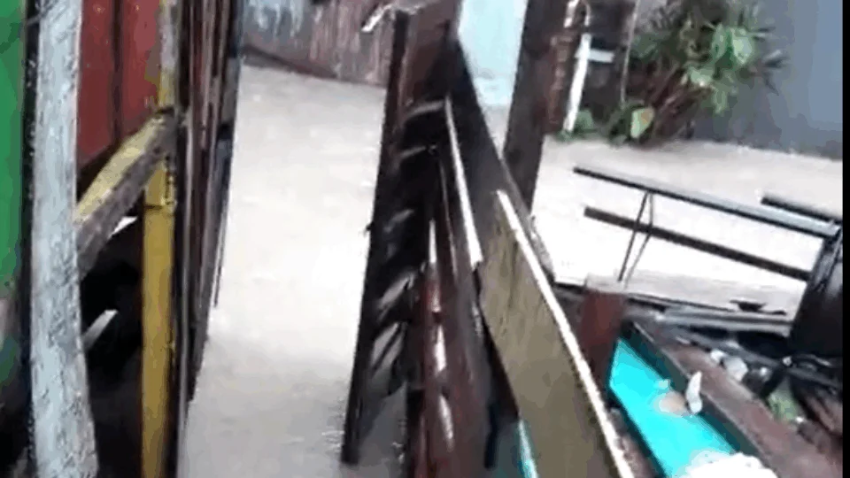 Chuva deixa rua alagada, no Bairro da União, zona Centro-Sul de Manaus.  Veja vídeo!