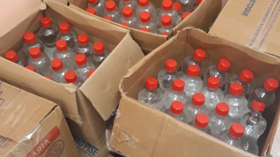 Liga Amazonense Contra o Câncer recebe doação de álcool em gel da UEA e destinará a pacientes da FCecon