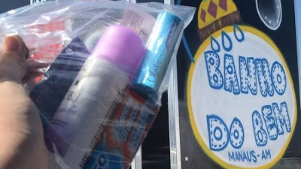 Ação voltada para público em situação de rua, leva kits de higiene e orientações de prevenção