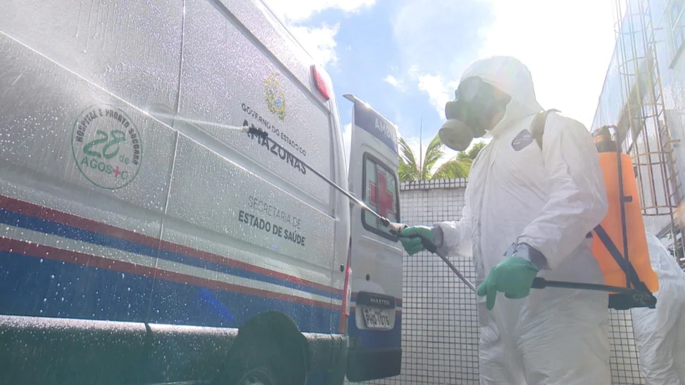 Militares das Forças Armadas realizam descontaminação de enfermaria e ambulâncias no HPS 28 de Agosto
