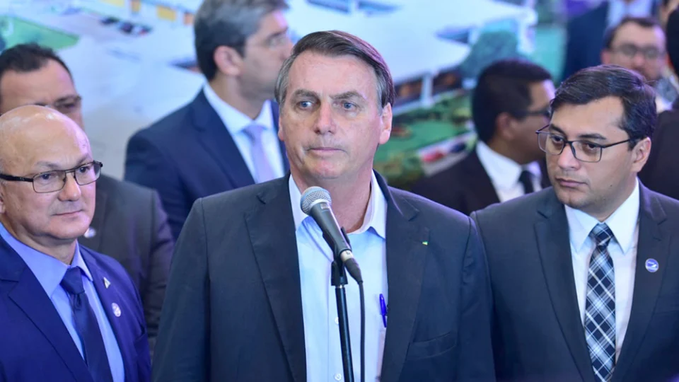 Bolsonaro desmoraliza deputados aliados ao recusar pedido de intervenção na Saúde do Amazonas