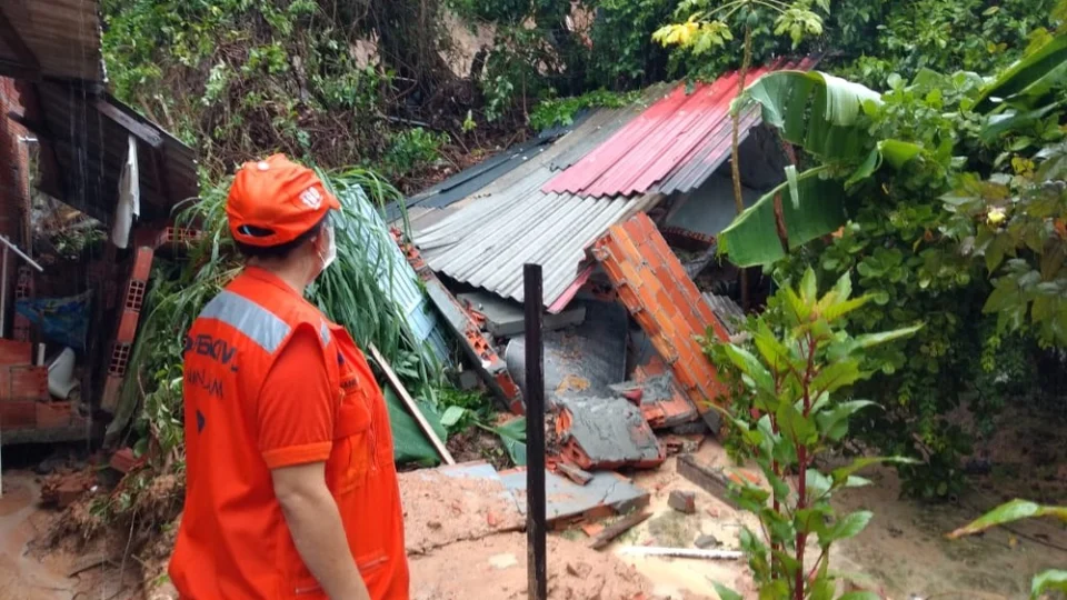 Nove ocorrências são registradas durante as chuvas deste domingo em Manaus