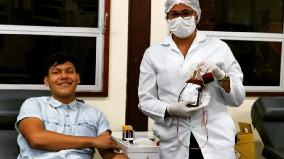 Doadores de sangue devem fazer agendamento por telefone ou site do Hemoam. Saiba mais!