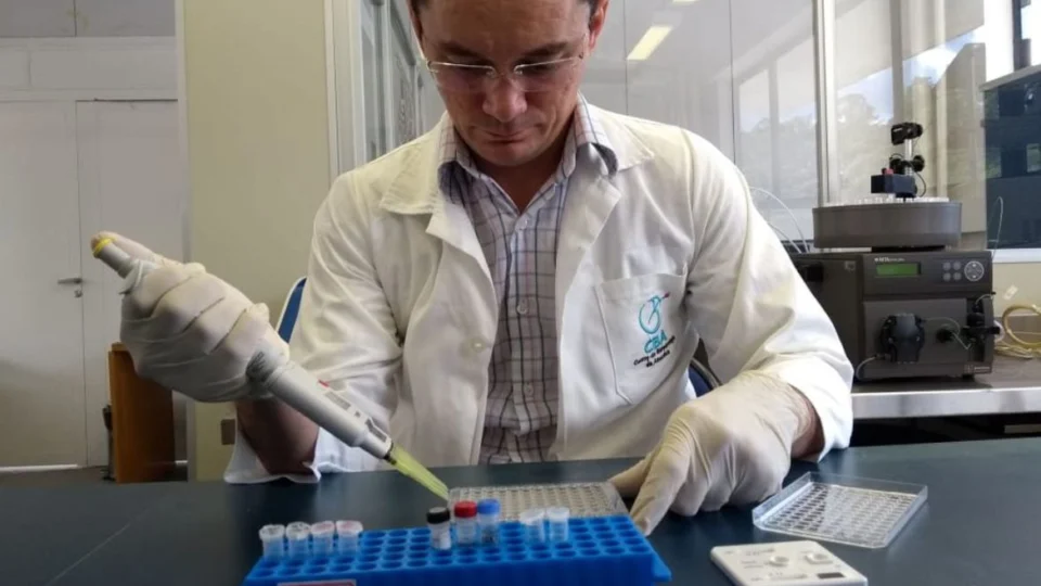 Laboratório brasileiro desenvolve teste nacional para covid-19